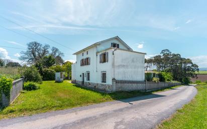Vista exterior de Casa o xalet en venda en Llanes amb Calefacció i Jardí privat