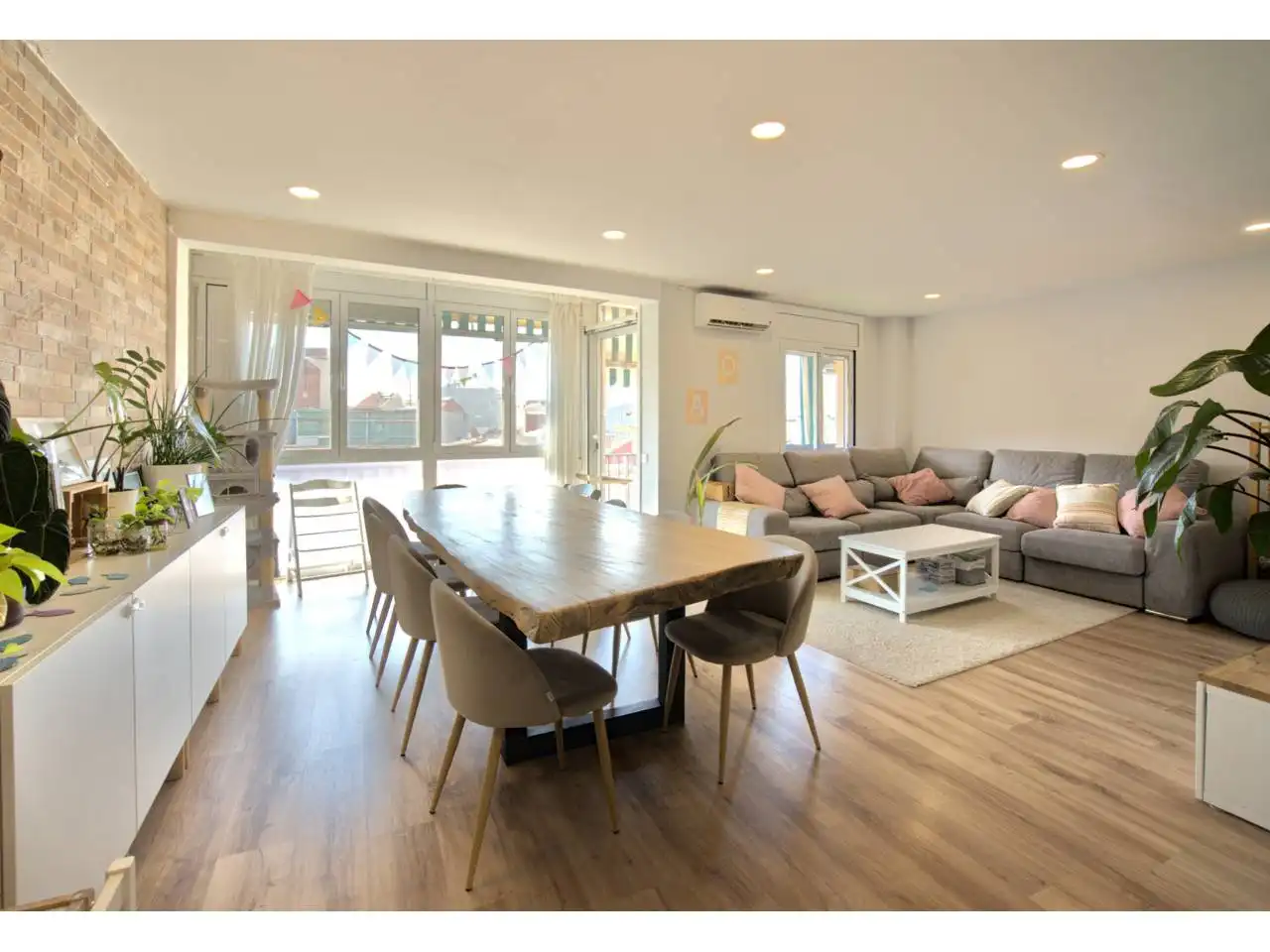 Sala de estar de Dúplex en venta en Terrassa con Aire acondicionado, Calefacción y Parquet