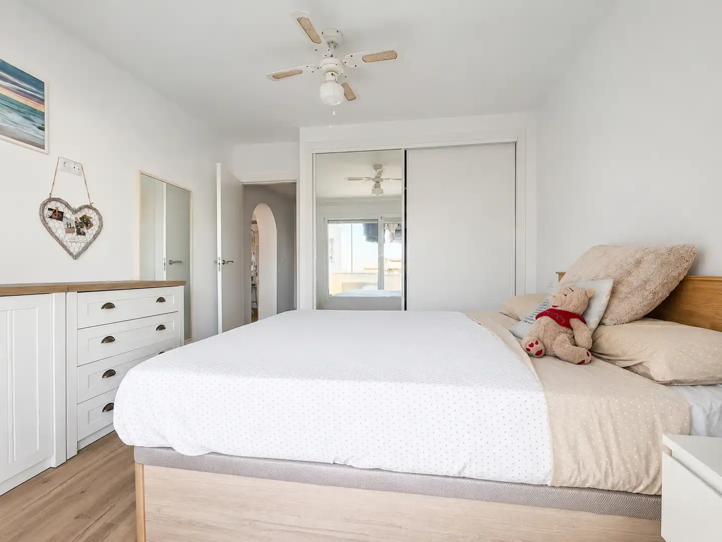 Habitación de Piso en venta en Fuengirola con Aire acondicionado, Terraza y Amueblado