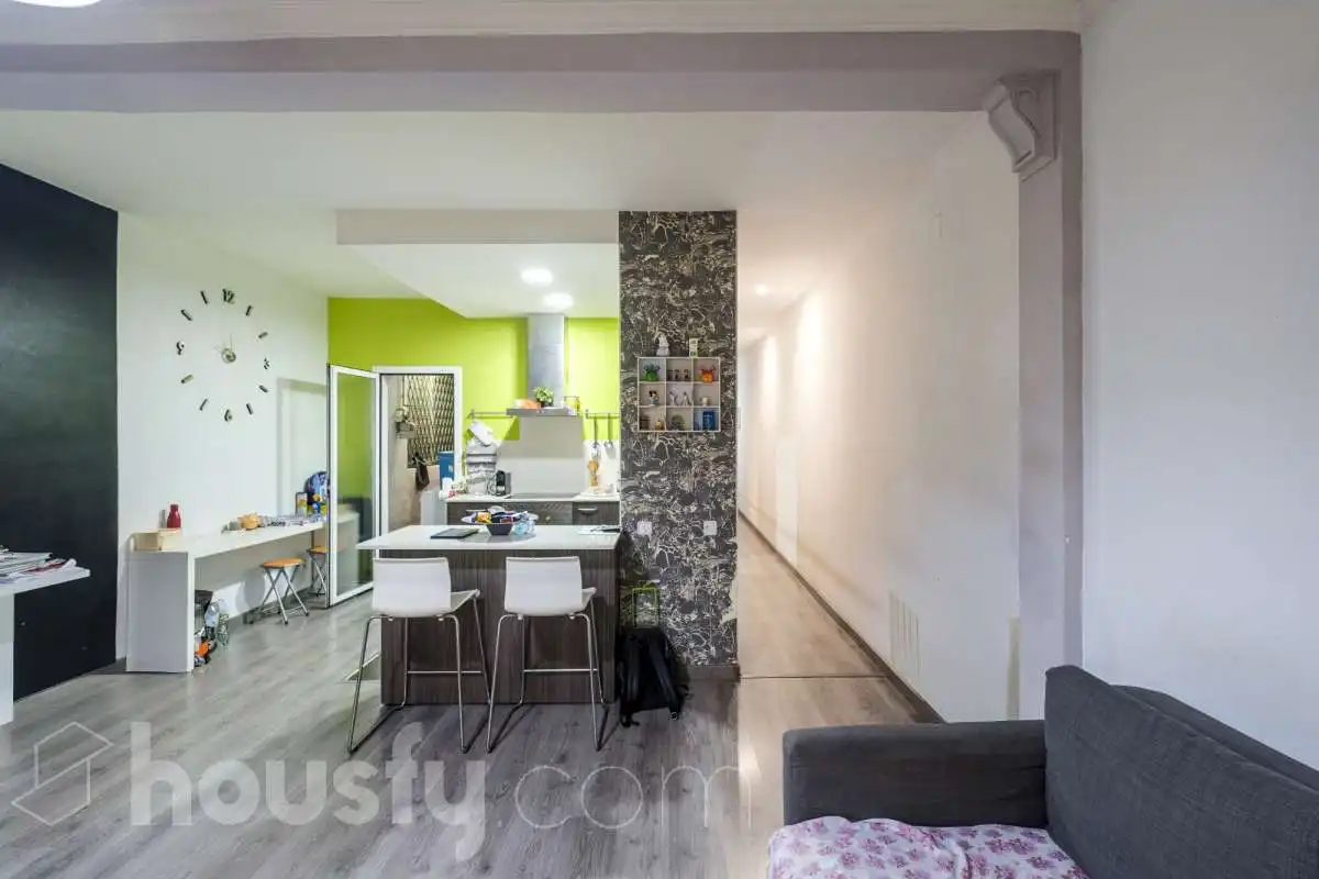 Cuina de Pis en venda en Barcelona amb Calefacció, Parquet i Moblat