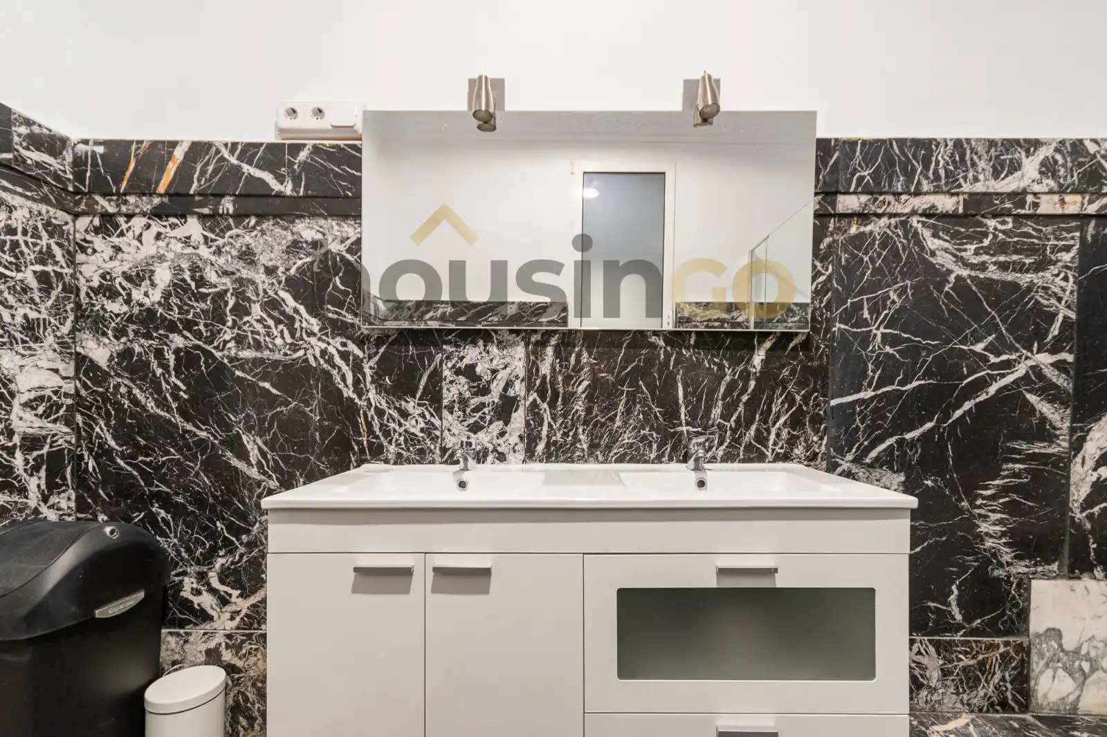 Bathroom of Office for rent in Madrid  with Air Conditioner, Heating and Balcony