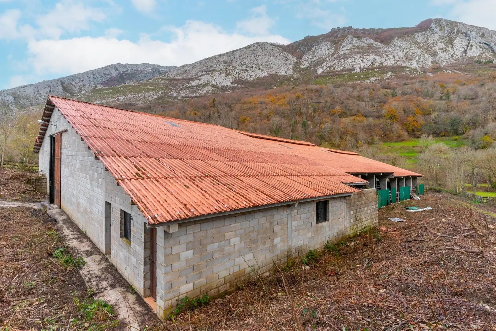 Vista exterior de Local en venta en Caso con Amueblado