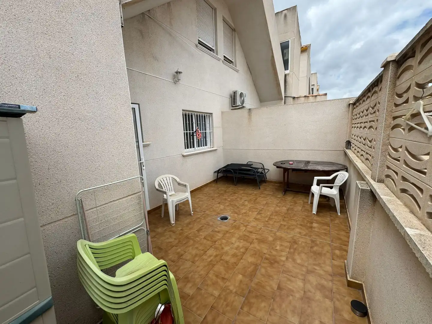 Terrasse von Wohnungen zum Verkauf in Castalla mit Privatgarten, Terrasse und Möbliert