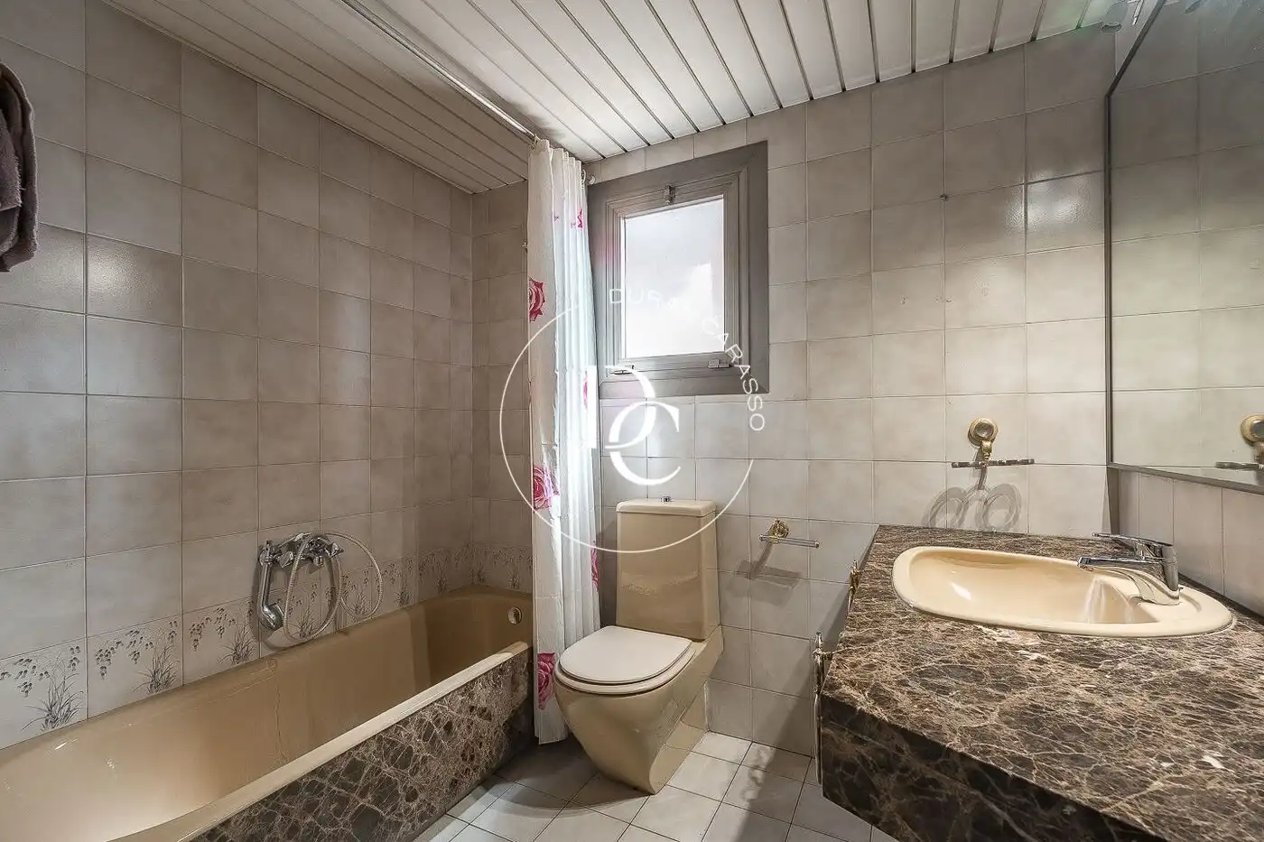 Baño de Piso en venta en Barcelona con Calefacción y Balcón