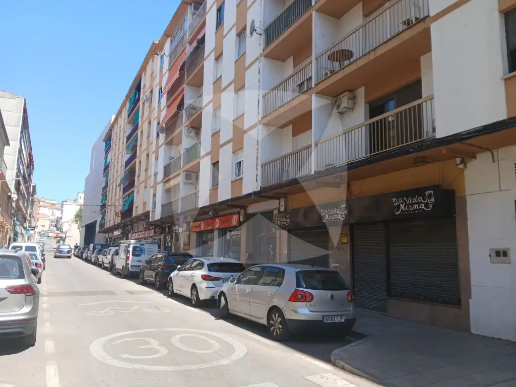 Vista exterior de Piso de alquiler en Cáceres con Terraza y Amueblado