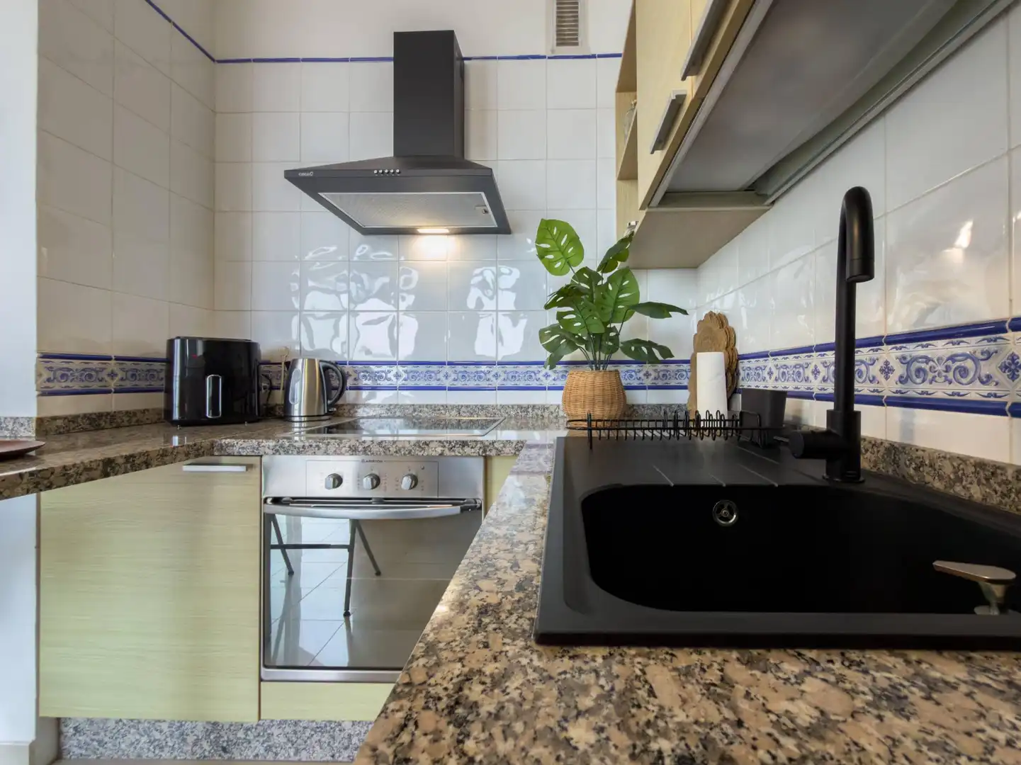 Cuina de Apartament en venda en San Cristóbal de la Laguna amb Jardí privat, Terrassa i Piscina comunitària