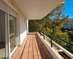 Vista exterior de Apartament en venda en Marbella amb Aire condicionat i Piscina comunitària