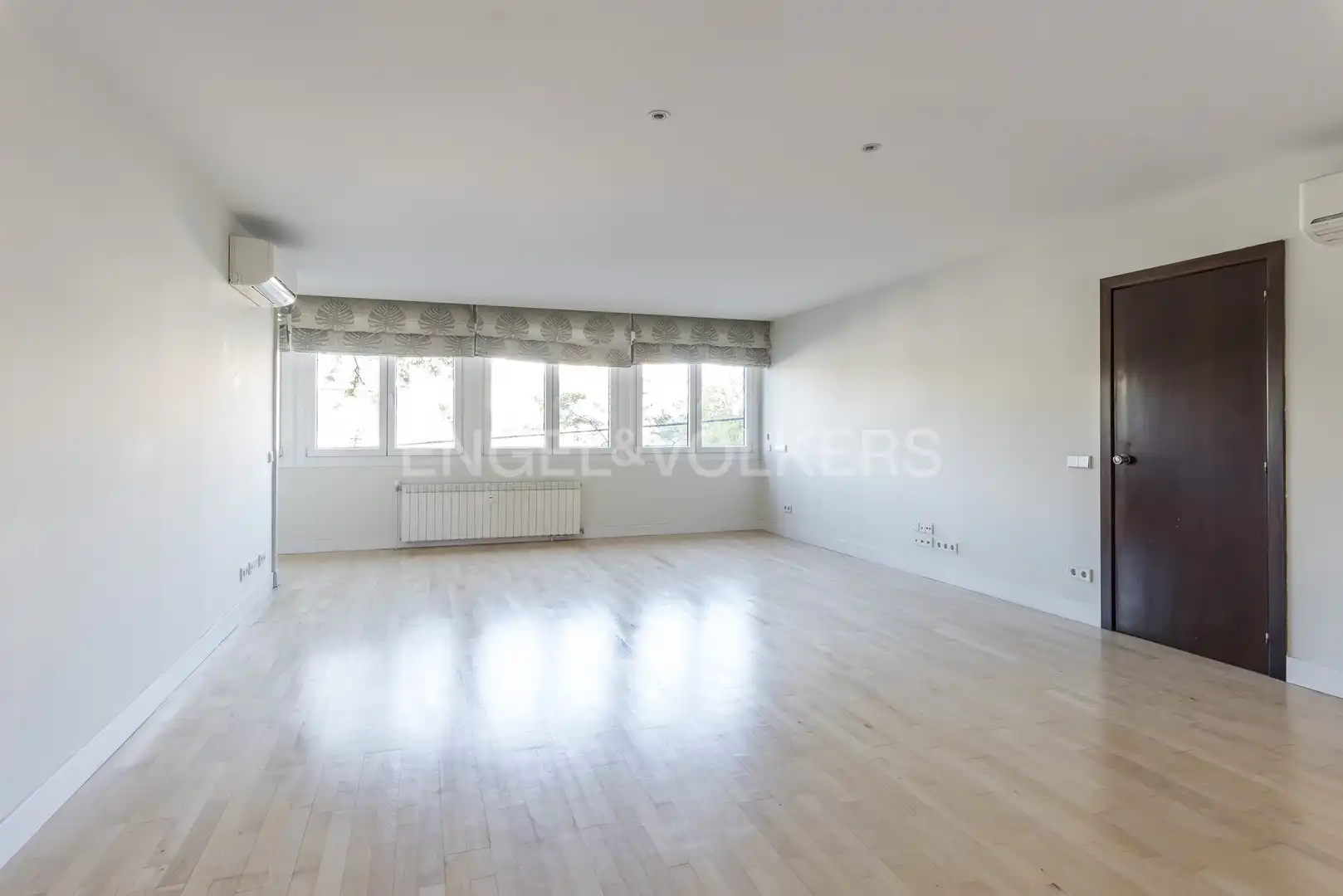 Sala d'estar de Pis de lloguer en Madrid amb Aire condicionat, Calefacció i Jardí privat
