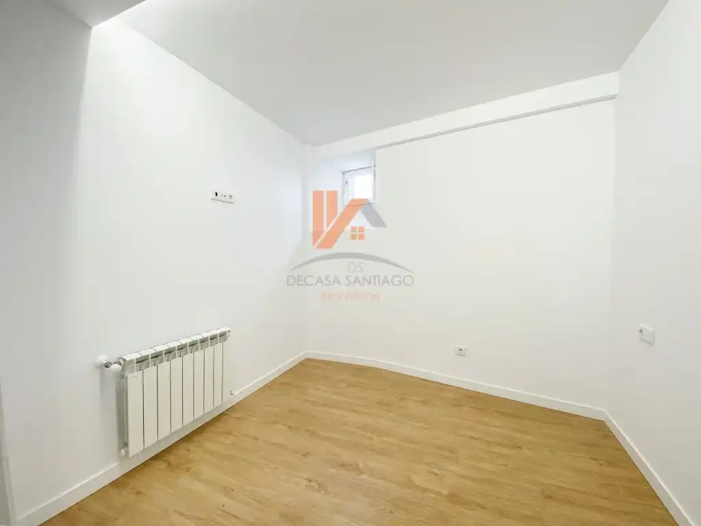 Casa adosada en venta en Santiago de Compostela  con Balcón