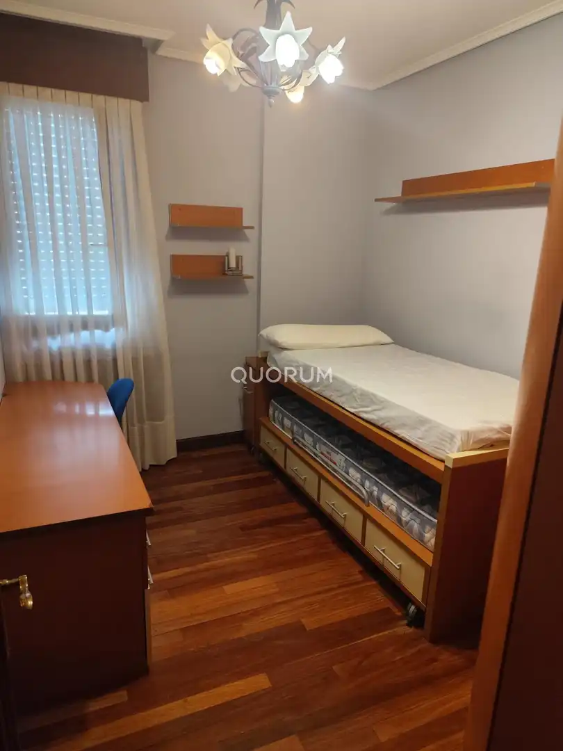 Habitación de Piso de alquiler en Bilbao  con Calefacción y Amueblado