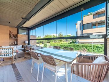 Piso con balcón en venta en Calle de Sorolla 25