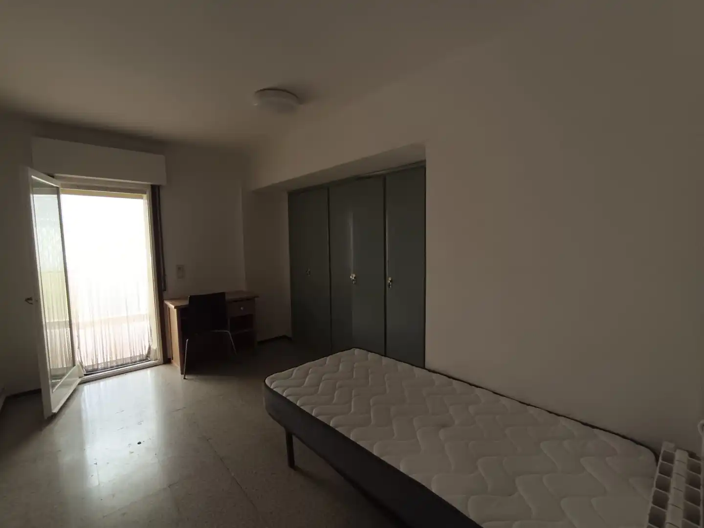 Habitación de Piso de alquiler en Girona con Calefacción, Terraza y Amueblado