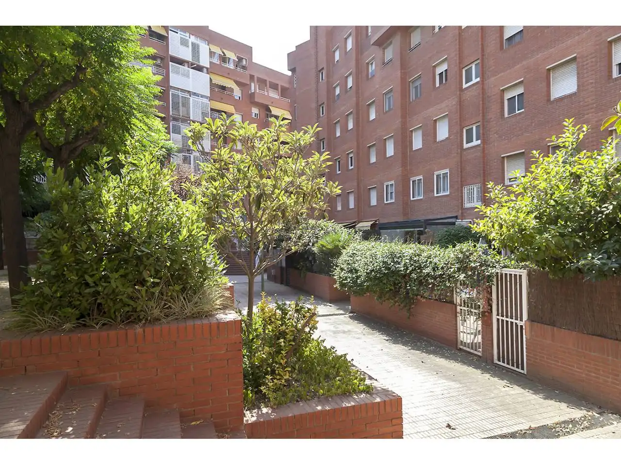 Vista exterior de Piso en venta en Sant Joan Despí con Calefacción y Terraza