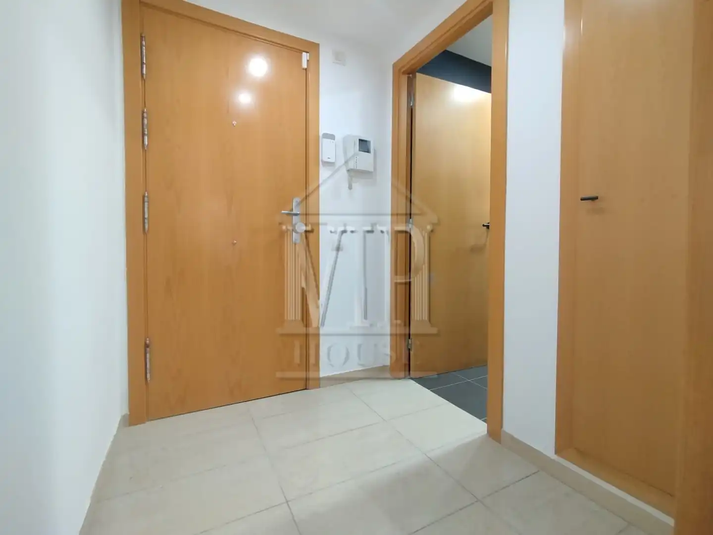 Flat for sale in Badalona  with Air Conditioner, Heating and Furnished