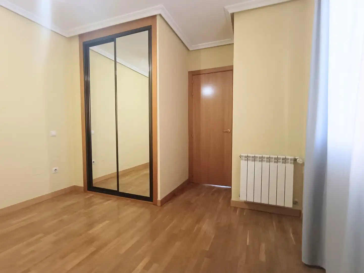 Dormitori de Pis de lloguer en Madrid amb Aire condicionat, Calefacció i Parquet