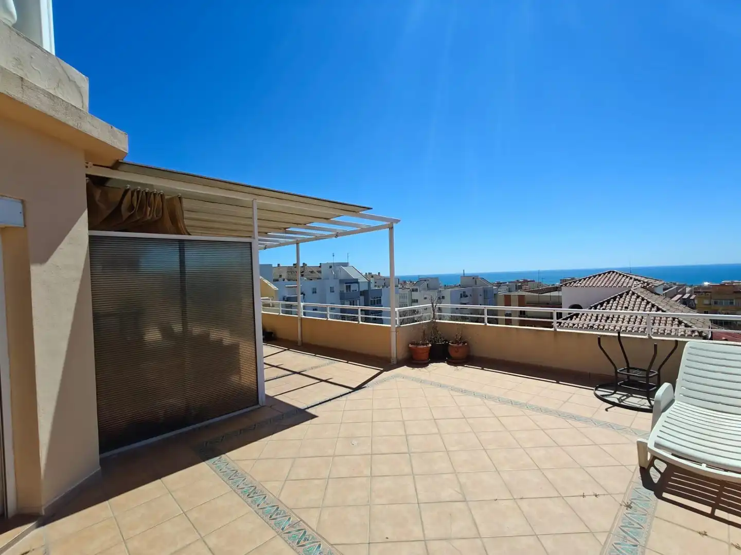 Terraza de Ático de alquiler en Benalmádena con Aire acondicionado, Jardín privado y Amueblado