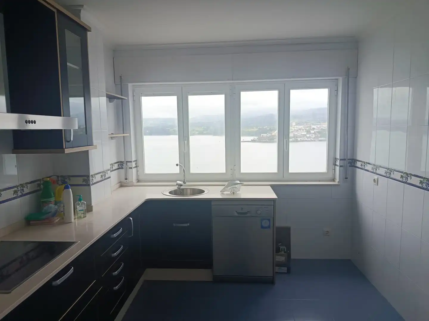 Küche von Wohnung zum Verkauf in Ribadeo mit Heizung, Ofen und Waschmaschine