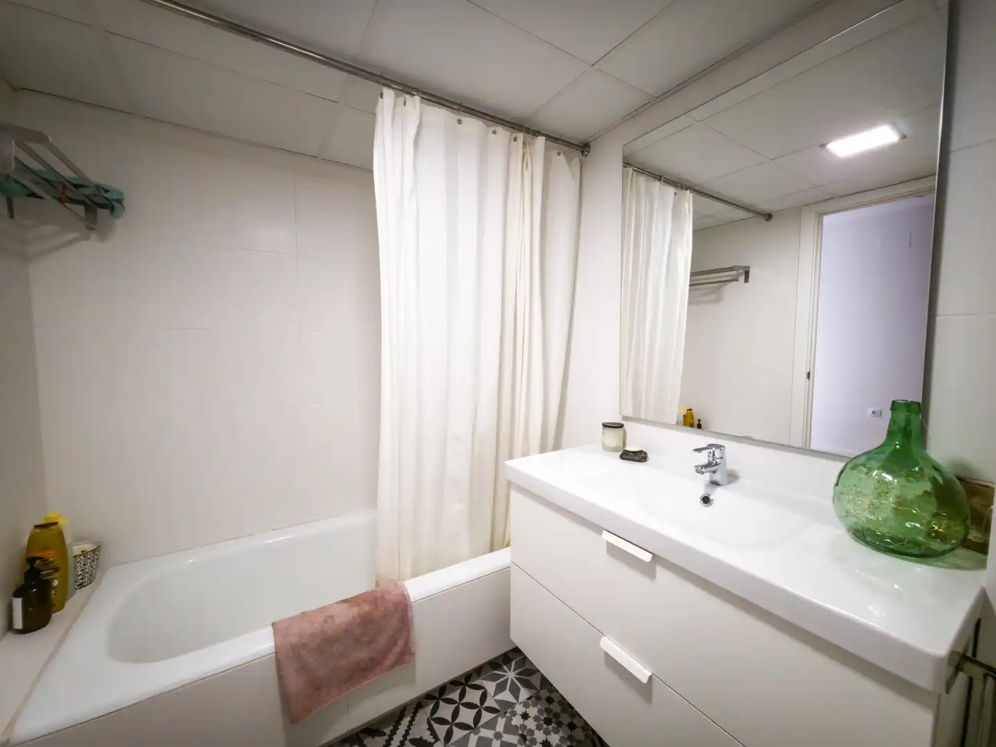 Bathroom of Apartments for sale in Sevilla  with Air Conditioner and Terrace