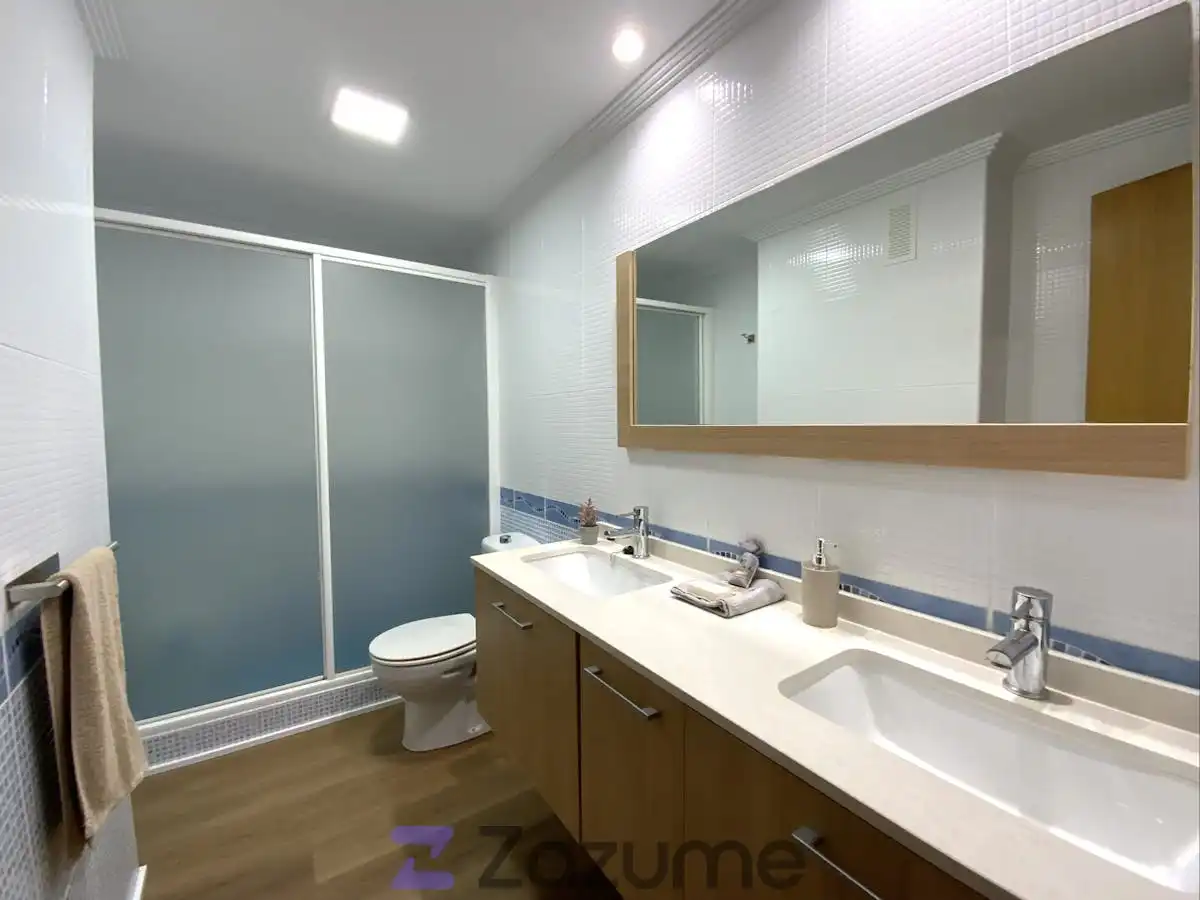 Bathroom of Flat for rent in Alcàsser  with Air Conditioner, Heating and Parquet flooring