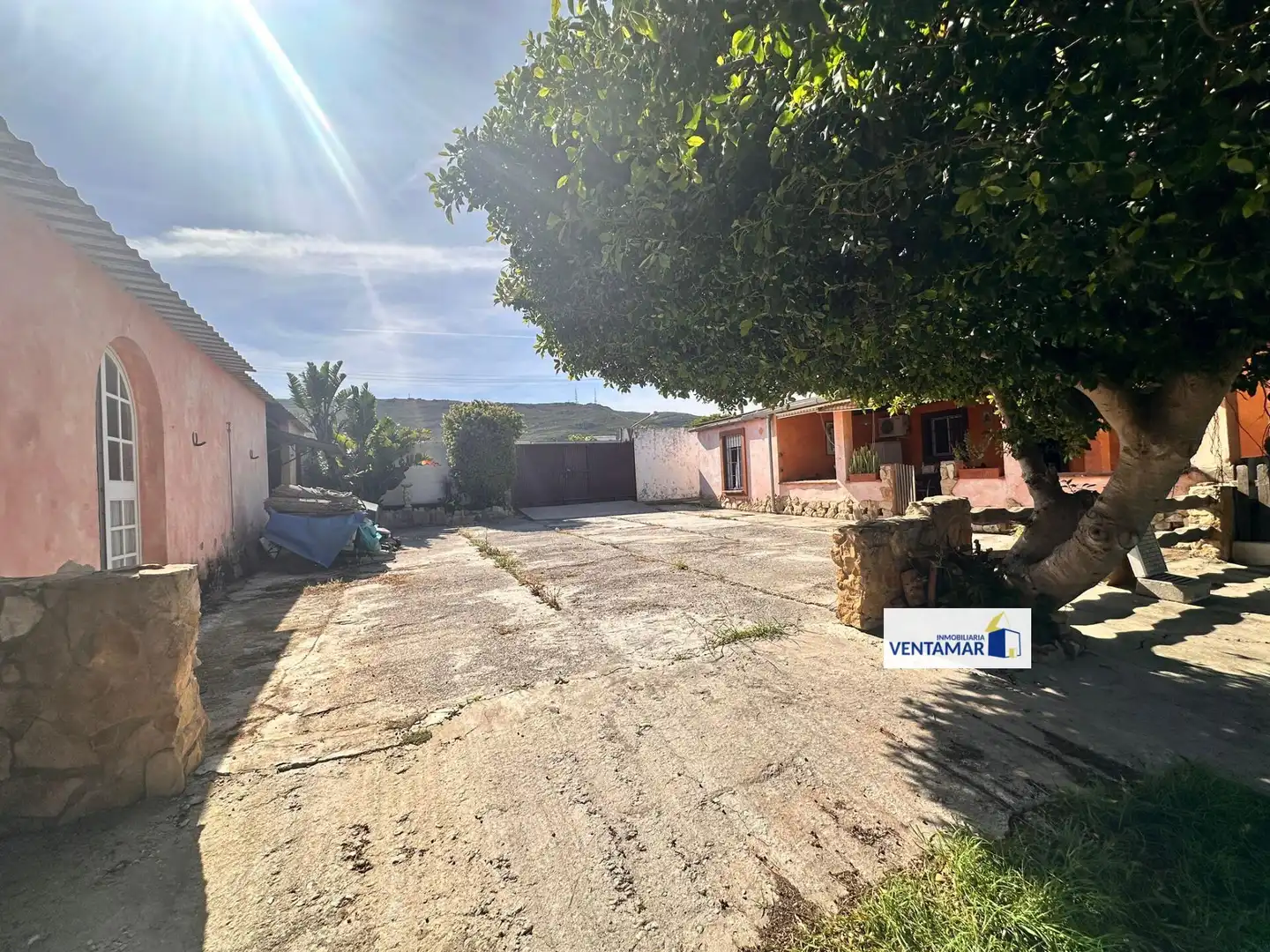 Außenansicht von Country house zum Verkauf in La Línea de la Concepción mit Privatgarten und Abstellraum