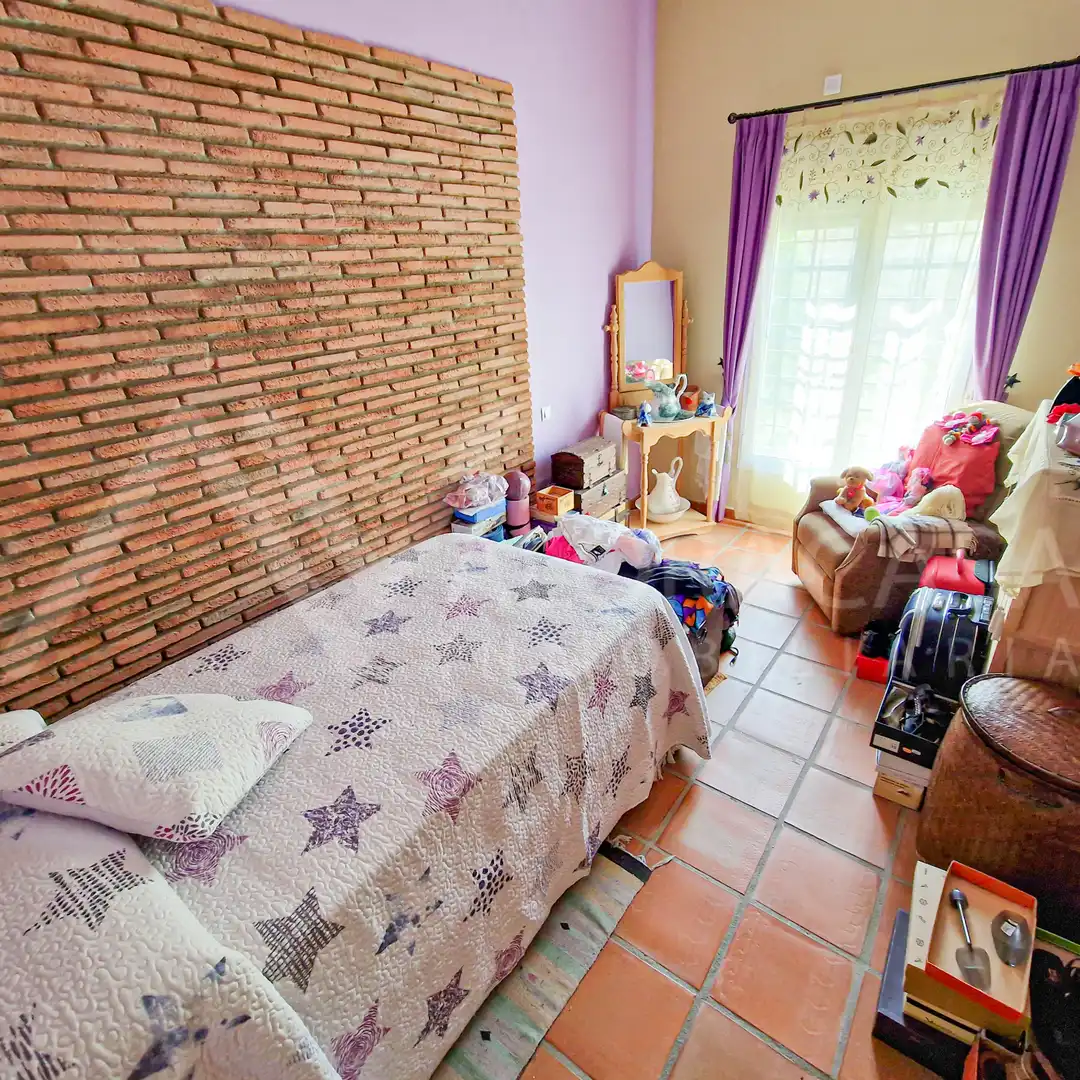 Dormitori de Casa o xalet en venda en Alhaurín de la Torre amb Aire condicionat, Jardí privat i Terrassa