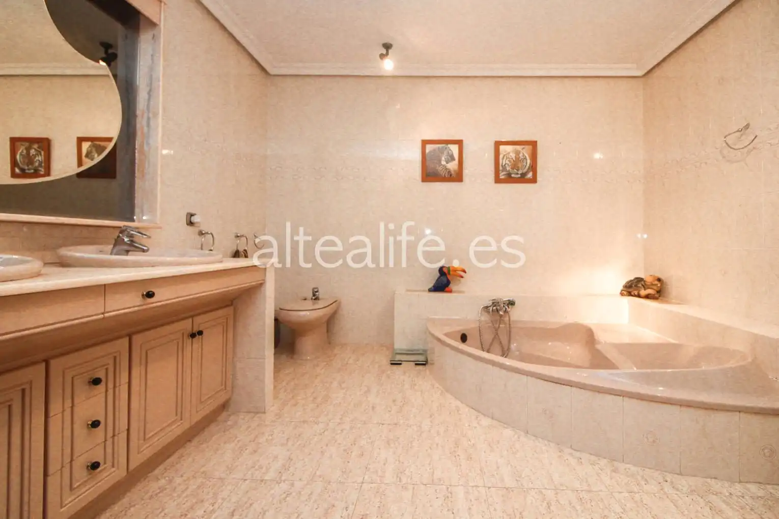 Baño de Casa o chalet en venta en L'Alfàs del Pi con Aire acondicionado, Calefacción y Jardín privado