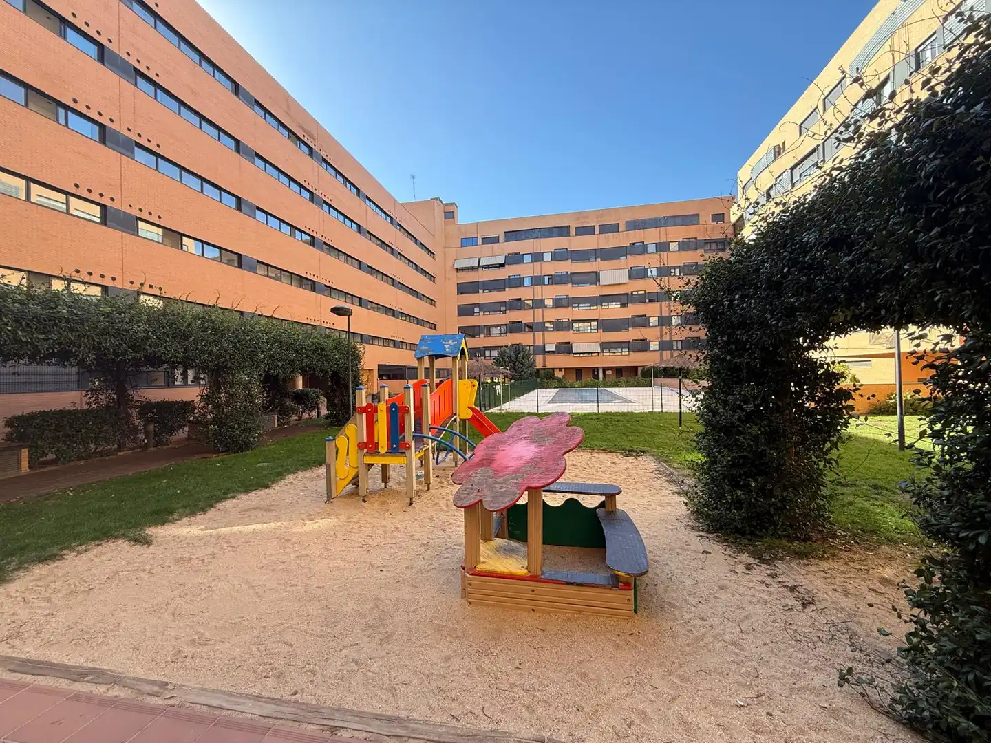Flat with pool for sale in Calle de Aracne
