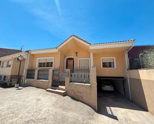 Exterior view of Single-family semi-detached for sale in Villaconejos  with Air Conditioner and Terrace