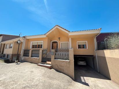Exterior view of Single-family semi-detached for sale in Villaconejos  with Air Conditioner and Terrace