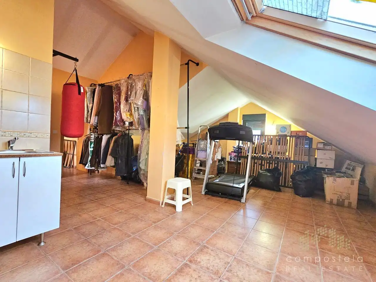 Casa adosada en venta en Lugar de Codesedas, Parroquias de Santiago