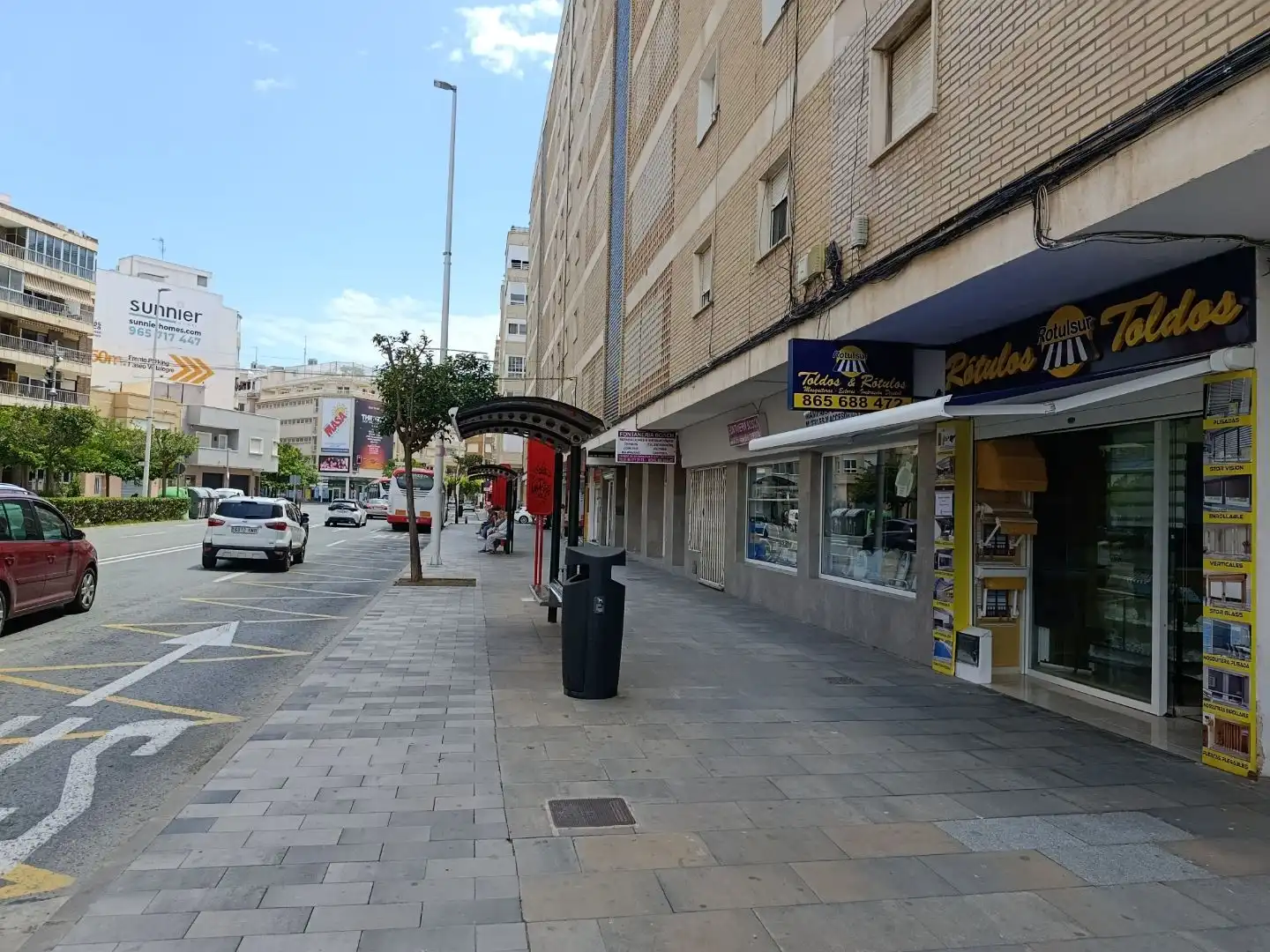 Vista exterior de Local en traspaso en Torrevieja con Aire acondicionado