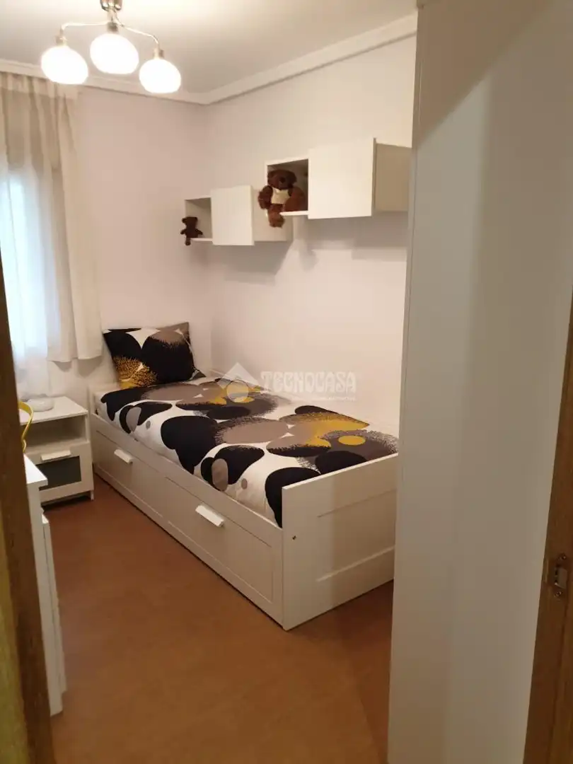 Dormitori de Pis de lloguer en Madrid amb Aire condicionat, Terrassa i Domòtica