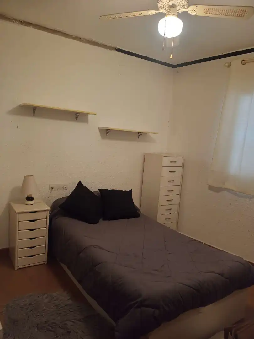 Dormitori de Casa o xalet en venda en Venta del Moro amb Terrassa, Traster i Moblat