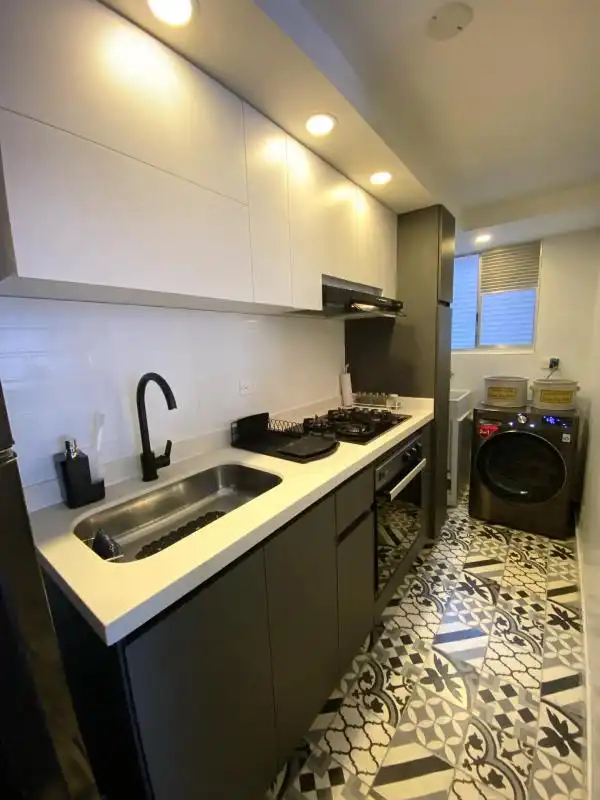 Cuina de Apartament de lloguer en Madrid amb Aire condicionat, Moblat i Es permeten mascotes