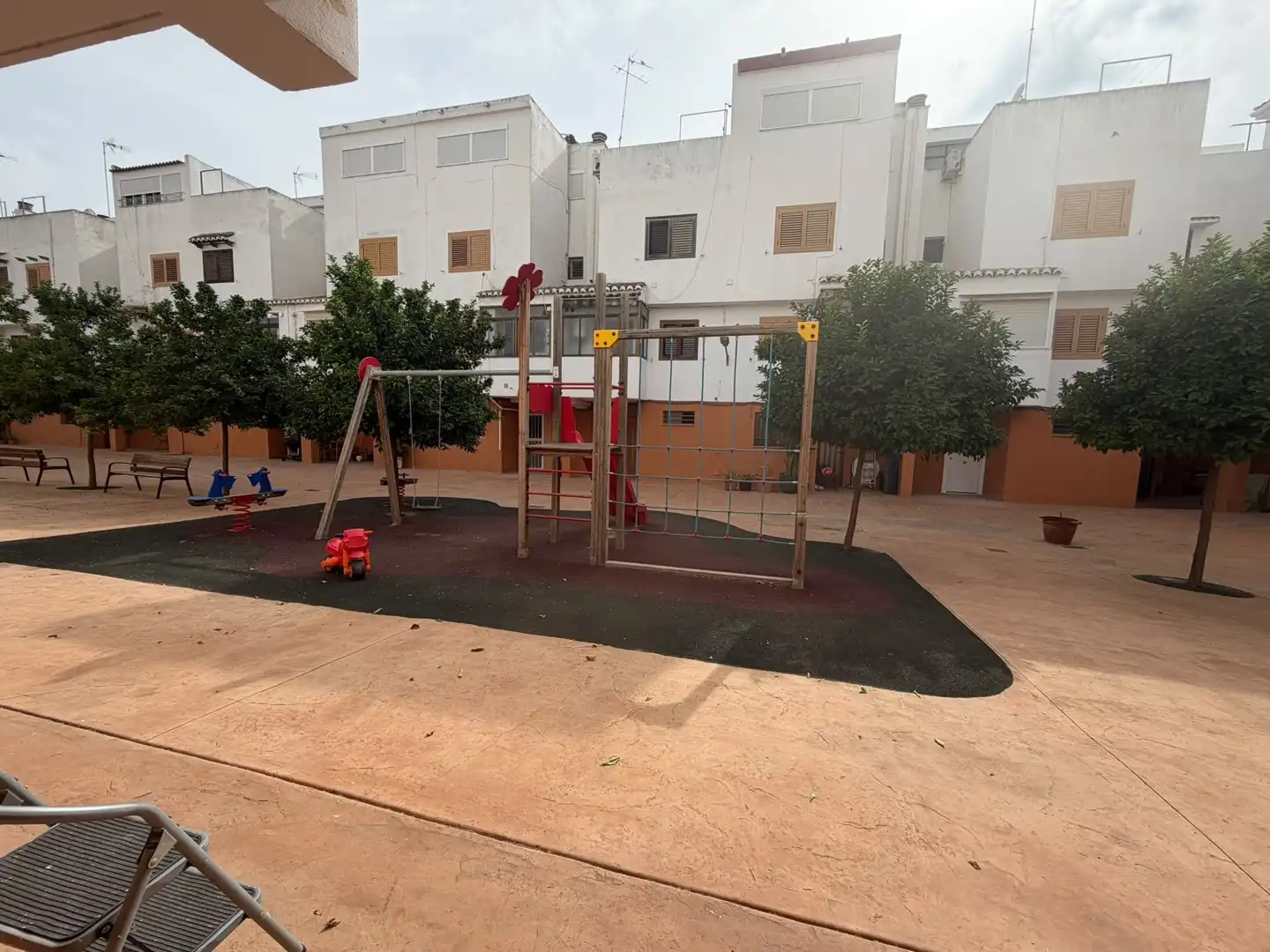 Aparcament de Casa adosada en venda en Catarroja amb Terrassa, Traster i Moblat