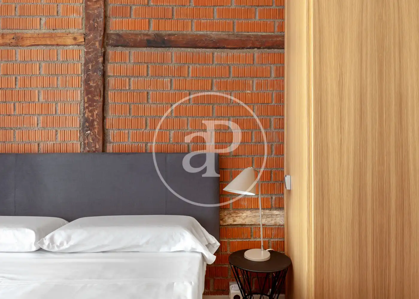 Flat for rent in Calle de Sta. María, Cortes - Huertas