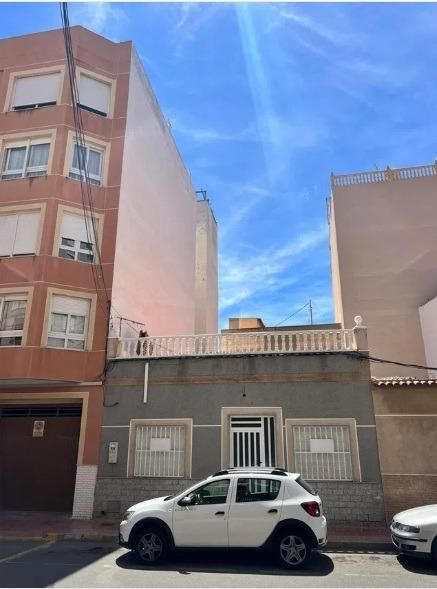 Vista exterior de Casa adosada en venta en Torrevieja