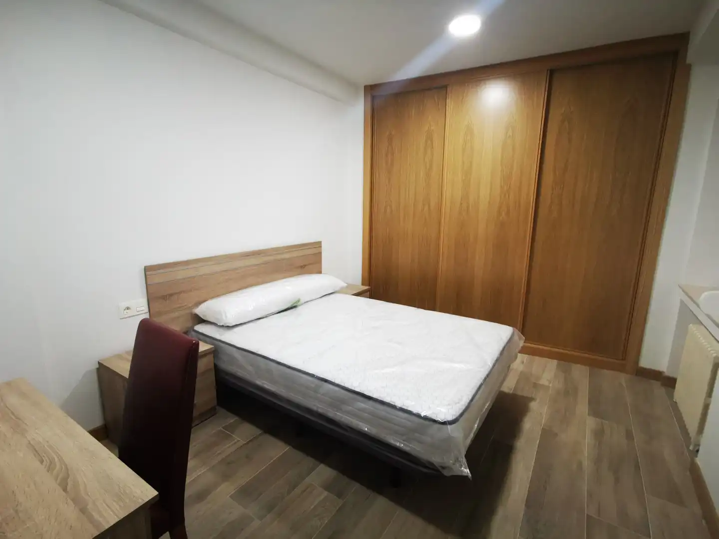 Dormitori de Apartament de lloguer en Salamanca amb Calefacció, Parquet i Moblat