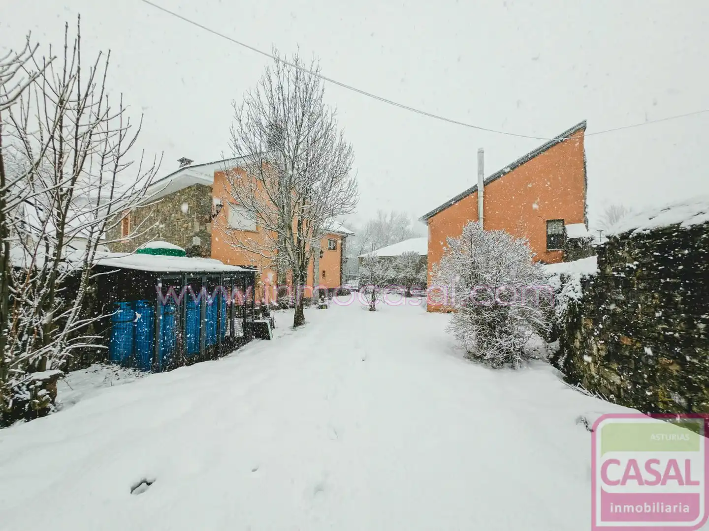Vista exterior de Casa o chalet en venta en León Capital  con Calefacción, Trastero y Amueblado