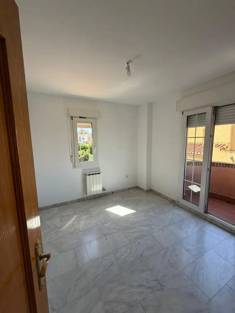 Habitación de Casa o chalet de alquiler en Ogíjares con Calefacción, Jardín privado y Piscina