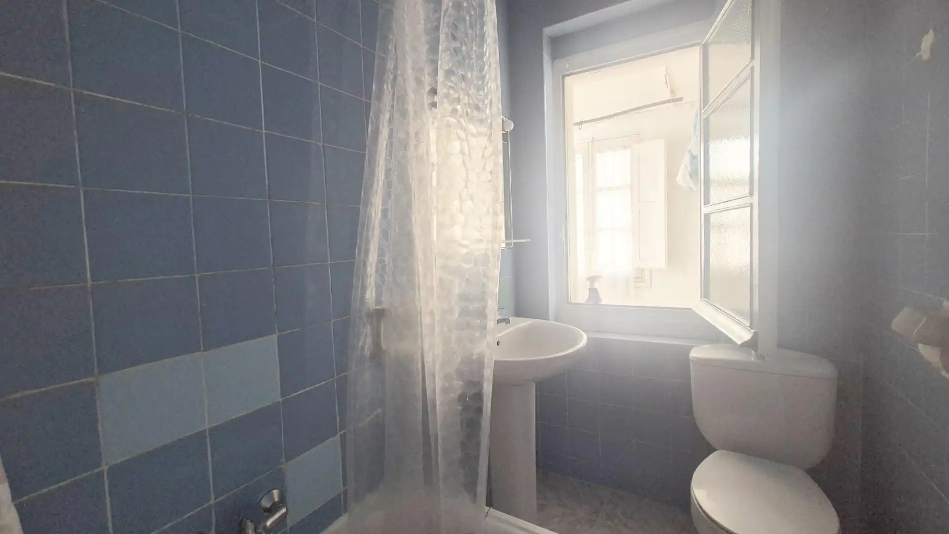 Bathroom of Flat for sale in Salamanca  with Heating
