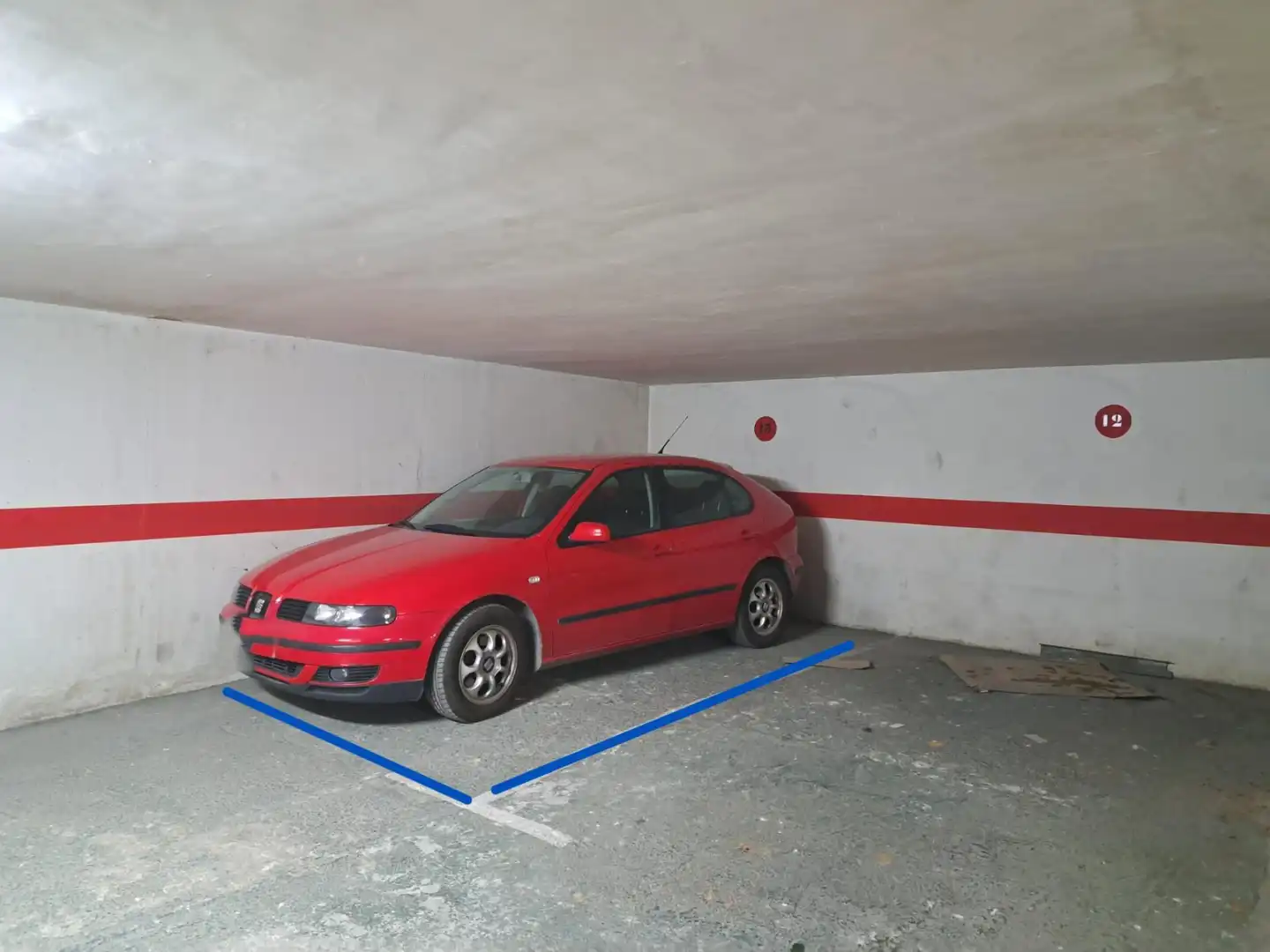 Parkplatz von Garage zur Miete in Requena