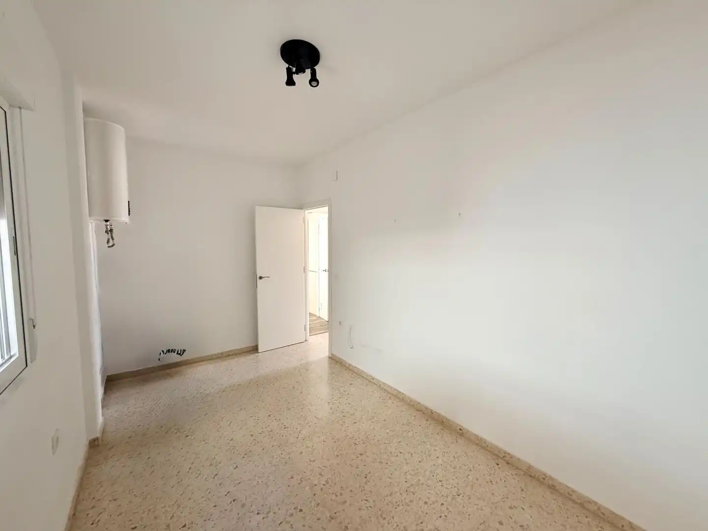 Dormitori de Casa adosada en venda en Morón de la Frontera amb Aire condicionat, Terrassa i Traster