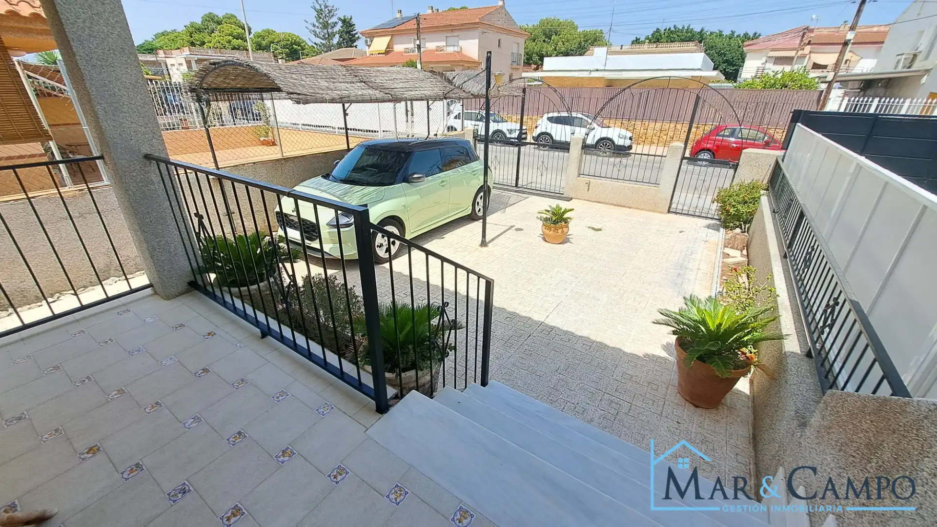 Vista exterior de Casa adosada en venta en Los Alcázares con Aire acondicionado, Jardín privado y Amueblado