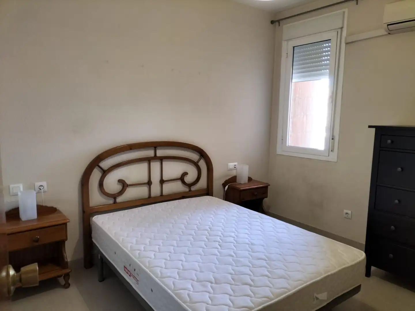 Habitación de Piso de alquiler en Sevilla con Aire acondicionado y Amueblado