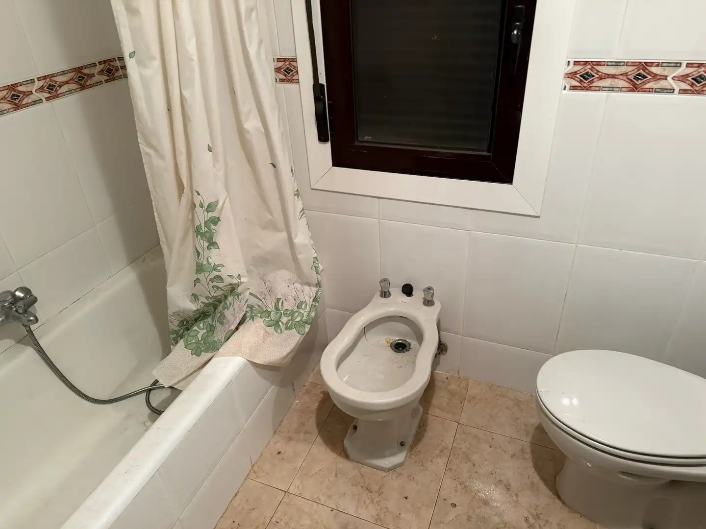 Baño de Piso en venta en León Capital  con Calefacción, Trastero y Amueblado