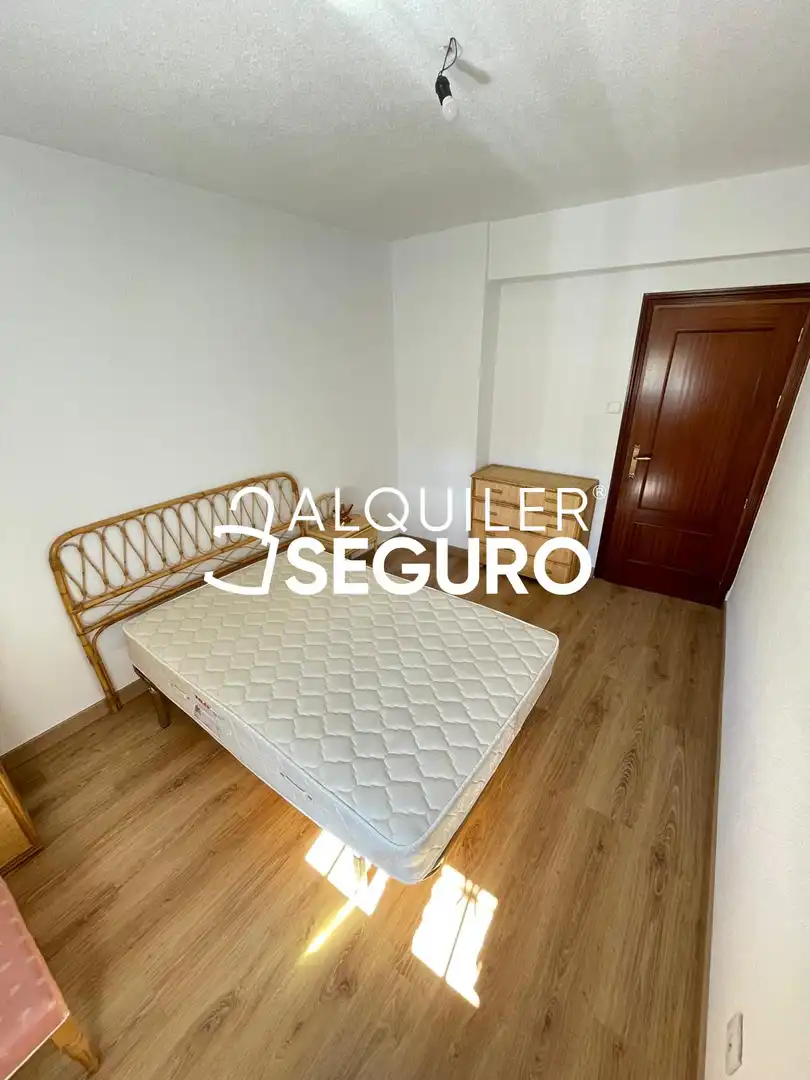 Bedroom of Flat for rent in Madrid  with Heating and Furnished