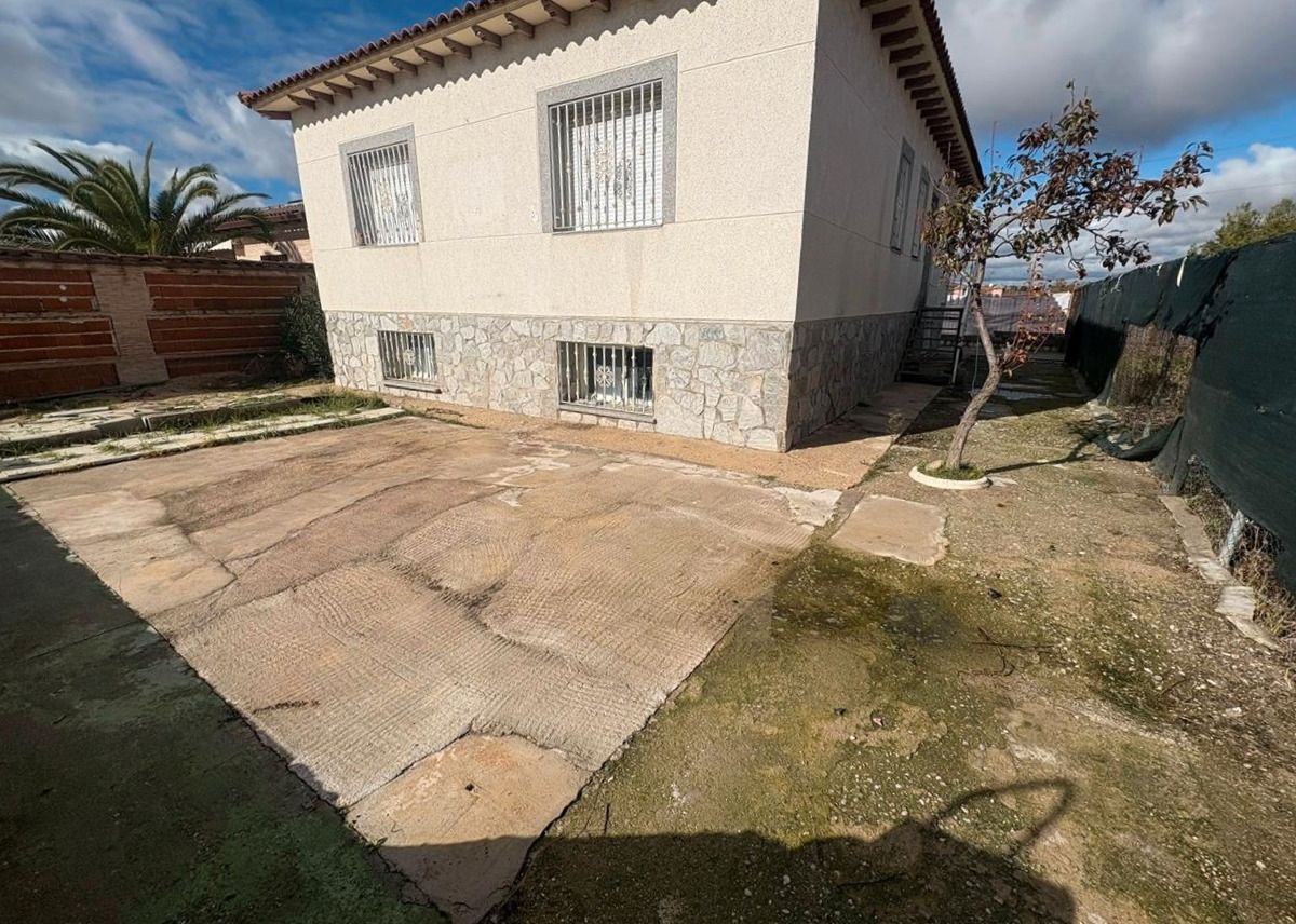 Exterior view of House or chalet for sale in Huecas  with Storage room and Swimming Pool