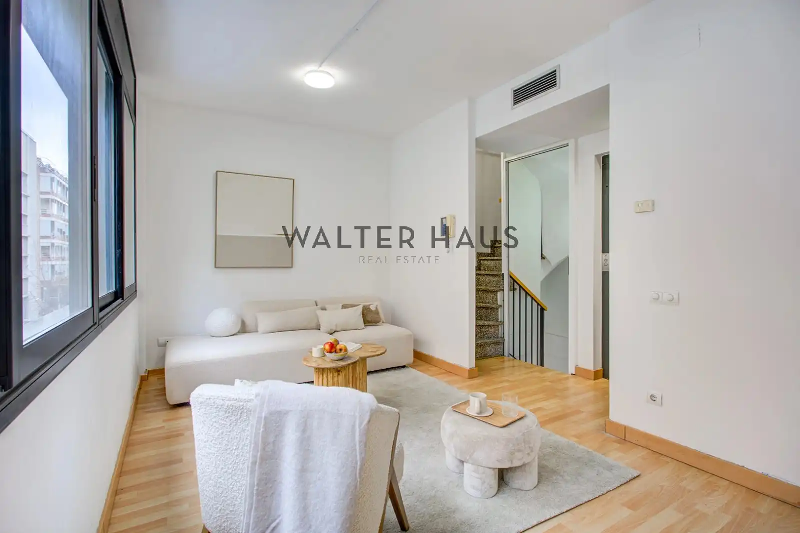 Living room of Houses for sale in Barcelona  with Air Conditioner, Heating and Terrace