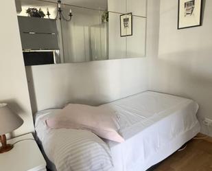 Dormitori de Apartament per a compartir en  Madrid Capital amb Calefacció, Moblat i Forn